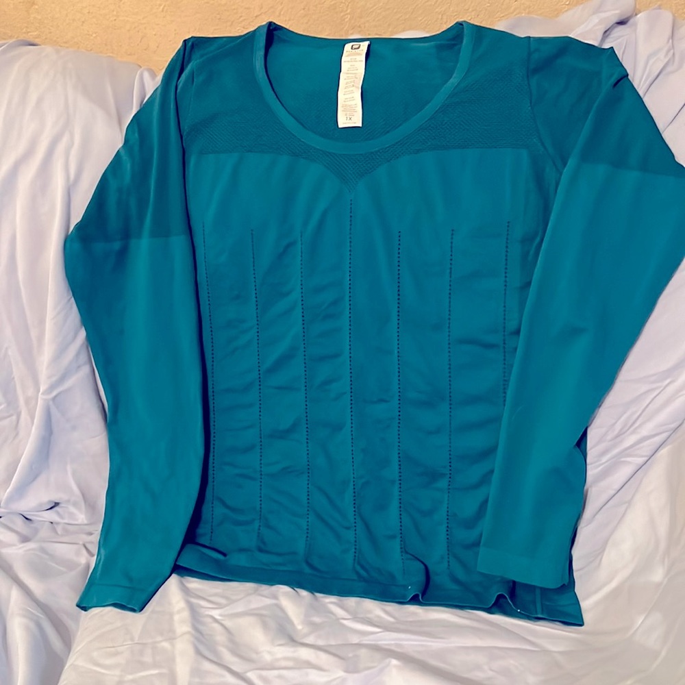 Fabletics long sleeve work out shirt.